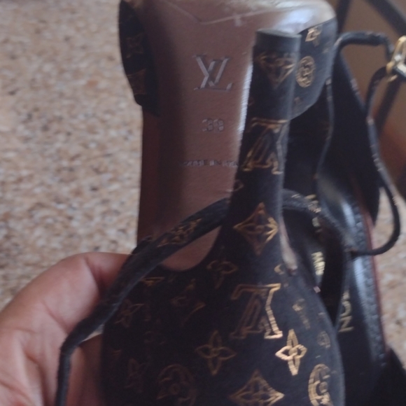 Authentic LV pumps. - Picture 2 of 4